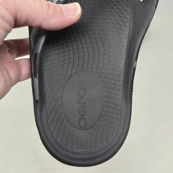 OOFOS Oolala Black Gray Camo Women’s Flip Flop Thong Recovery Sandals Sz 7 - Picture 5 of 7
